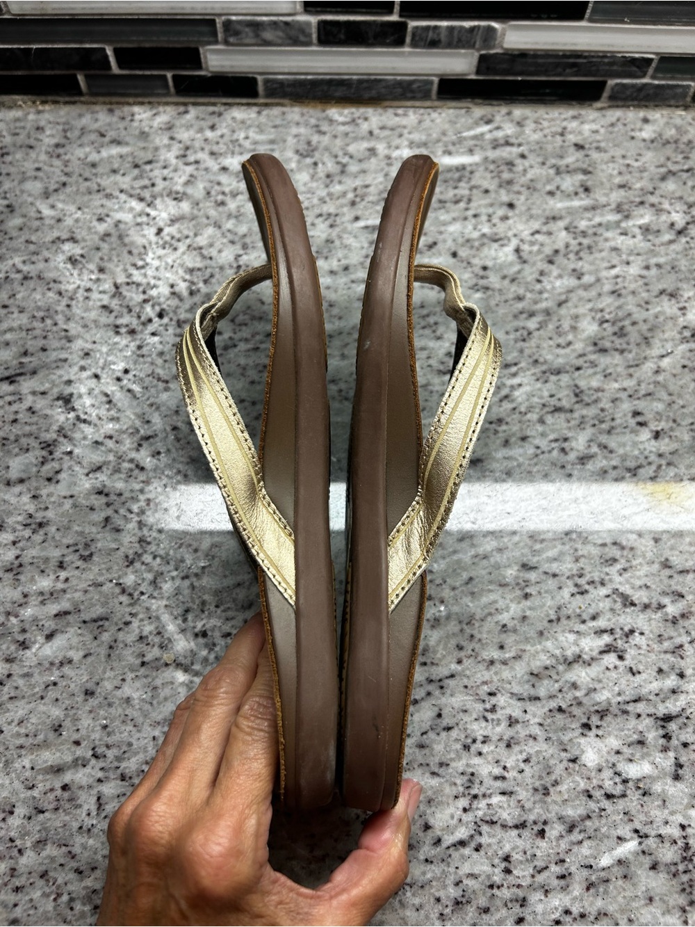 Olukai Women's Brown Leather Flip Flop Sandals with Gold Straps size 8 - Picture 6 of 8
